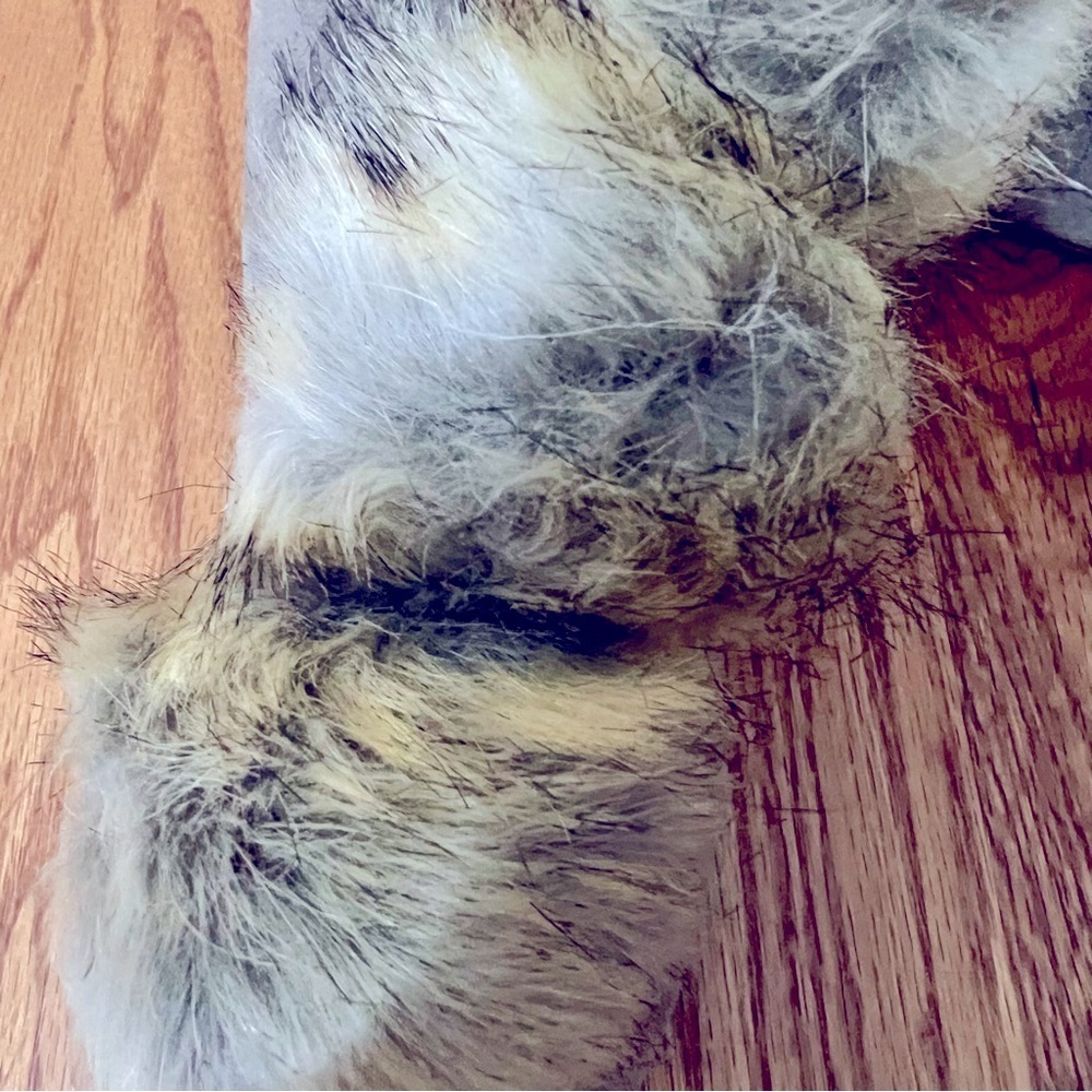 Cecelia New York Suede Pom Pom Booties Size 8.5 - Picture 6 of 7